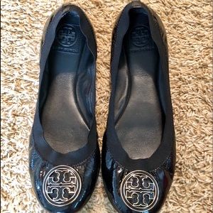 Tory Burch Caroline black patent ballet flat